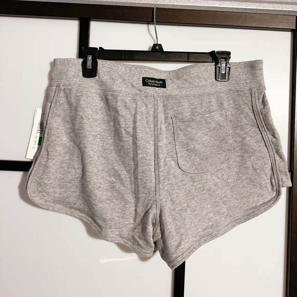 Calvin Klein active short NWT - Picture 2 of 4